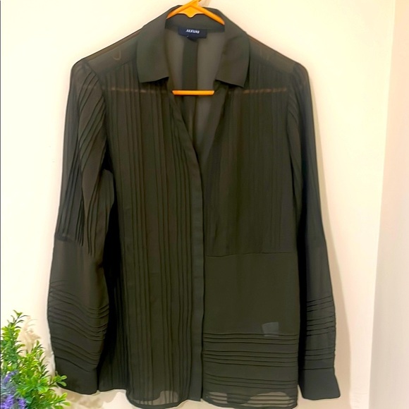 Alfani Green Pleated Button Down Shirt with Notched Collar Size S ( fits S- M ) - Picture 4 of 8